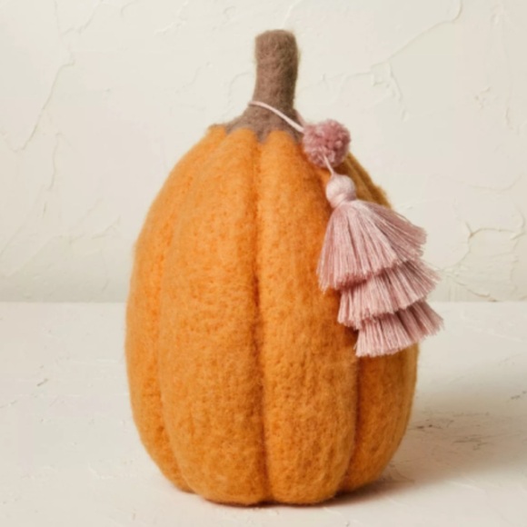 JUNGALOW X OPALHOUSE NWT felted figural pumpkin with tassel -7.5”hx5” - Picture 1 of 1